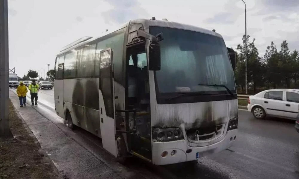 Λεωφορείο ΚΤΕΛ γεμάτο επιβάτες στην Θεσσαλονίκη τυλίχτηκε στις φλόγες-Σώοι όλοι οι επιβάτες